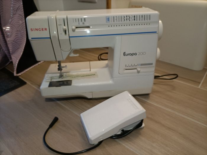Machine à coudre Singer Europa 200 très bon état - photo numéro 4