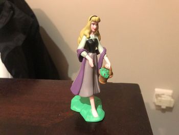 Figurine princesse aurore belle au bois dormant disney