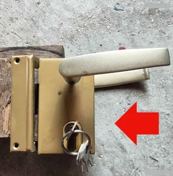 Serrure avec 5 clés