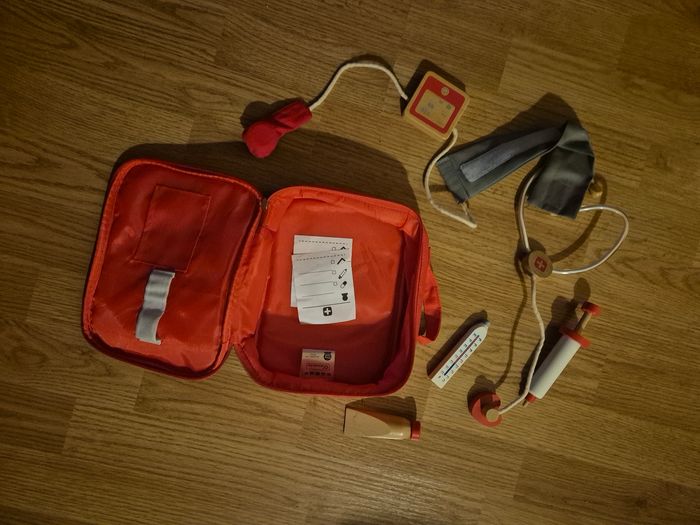 Mallette  de docteur en tissu et instruments en bois en très bon état - photo numéro 2