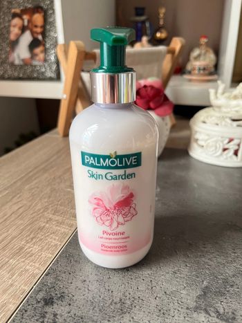 Lait corps nourrissant à la pivoine