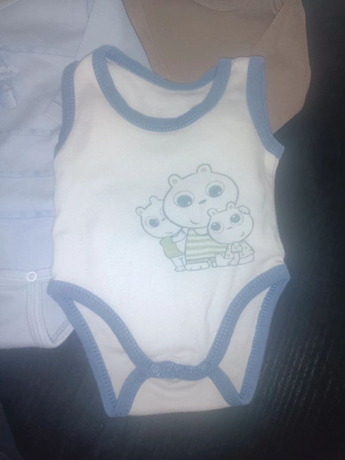 Lot de 6 bodies 3 mois - photo numéro 4