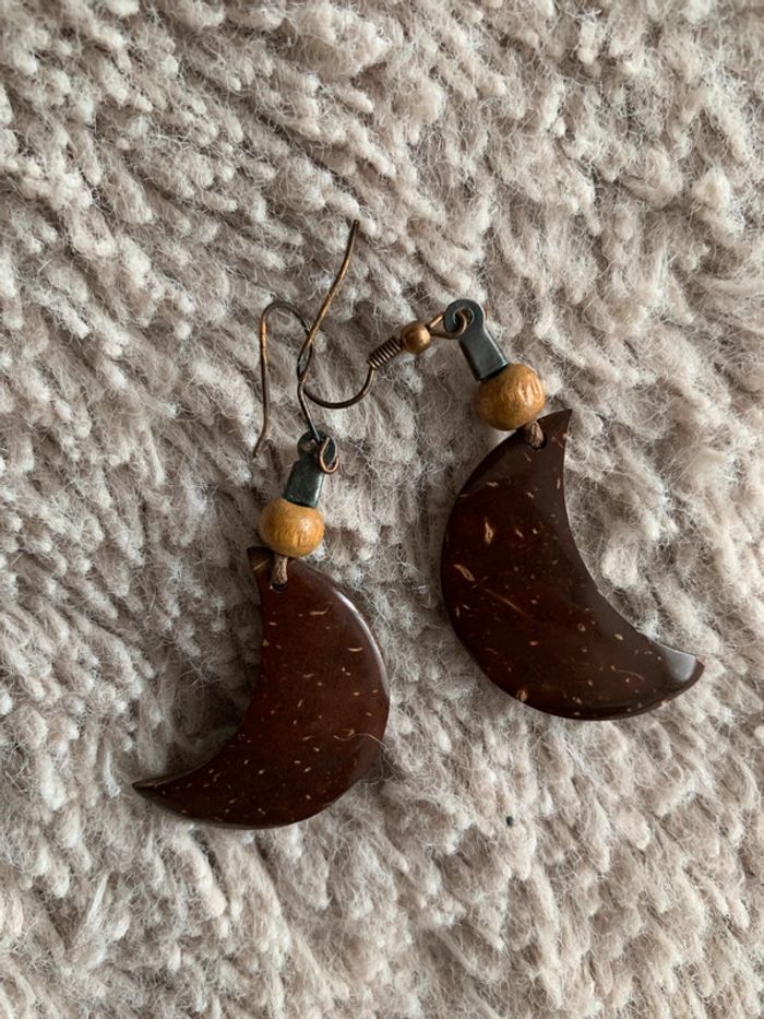 Boucles oreilles lunes en noix coco - photo numéro 5