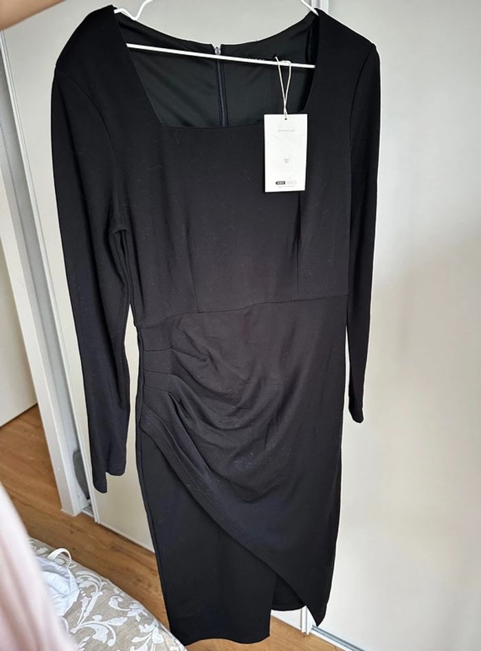 Robe noire froncée MOTF