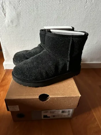 Ugg noir