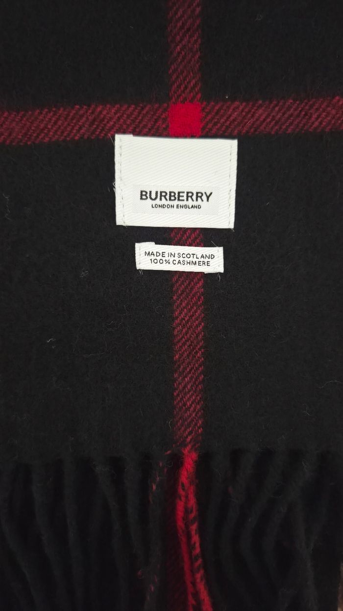 Écharpe Burberry noire Modèle Iconic Check - photo numéro 2