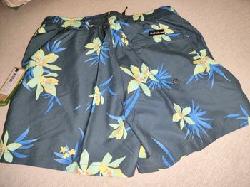 Short de bain Quiksilver – neuf taille m – plage / vacances