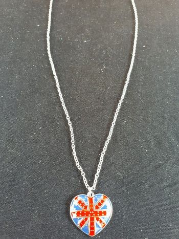 Collier avec pendentif cœur anglais