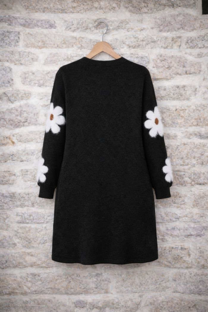Robe pull en tricot noire au motif marguerites sur les manches Femme taille 54 marque Asos 💍 - photo numéro 8
