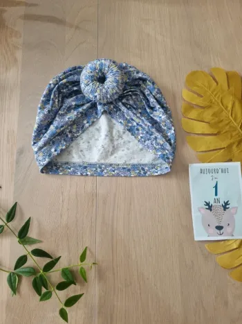 Turban fleuri peu porté