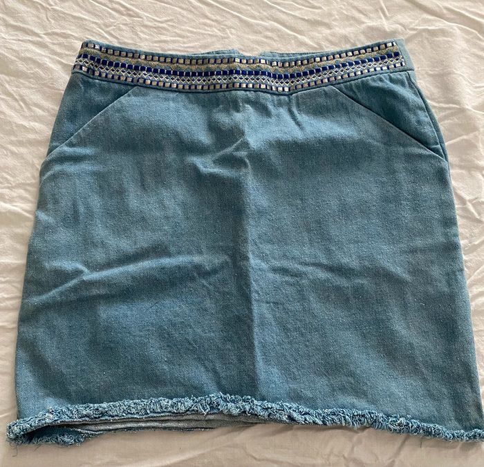 💙 Jupe en jean Blue & Blouses – Taille 36 – Détail perlé