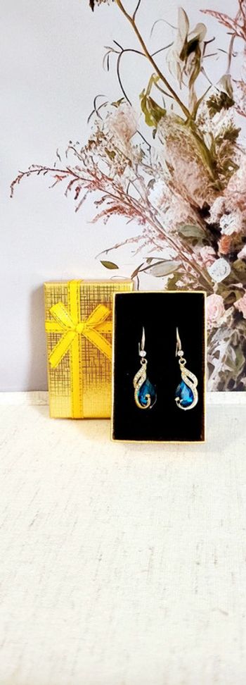 Boucles d’oreilles pendantes bleues avec strass – avec boîte cadeau