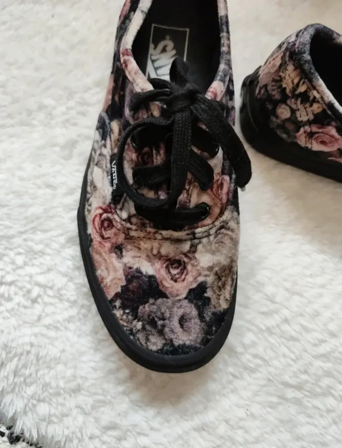 Vans en velours fleurs - photo numéro 2