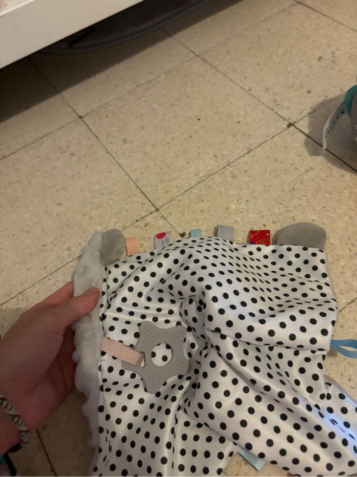 Lot doudou et hochet éléphant - photo numéro 4