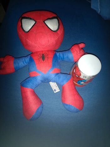 Peluche et lampe spiderman