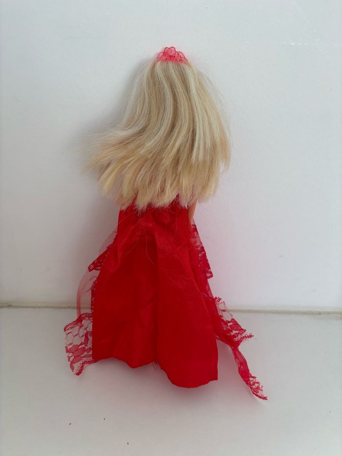 Barbie robe rouge - photo numéro 2
