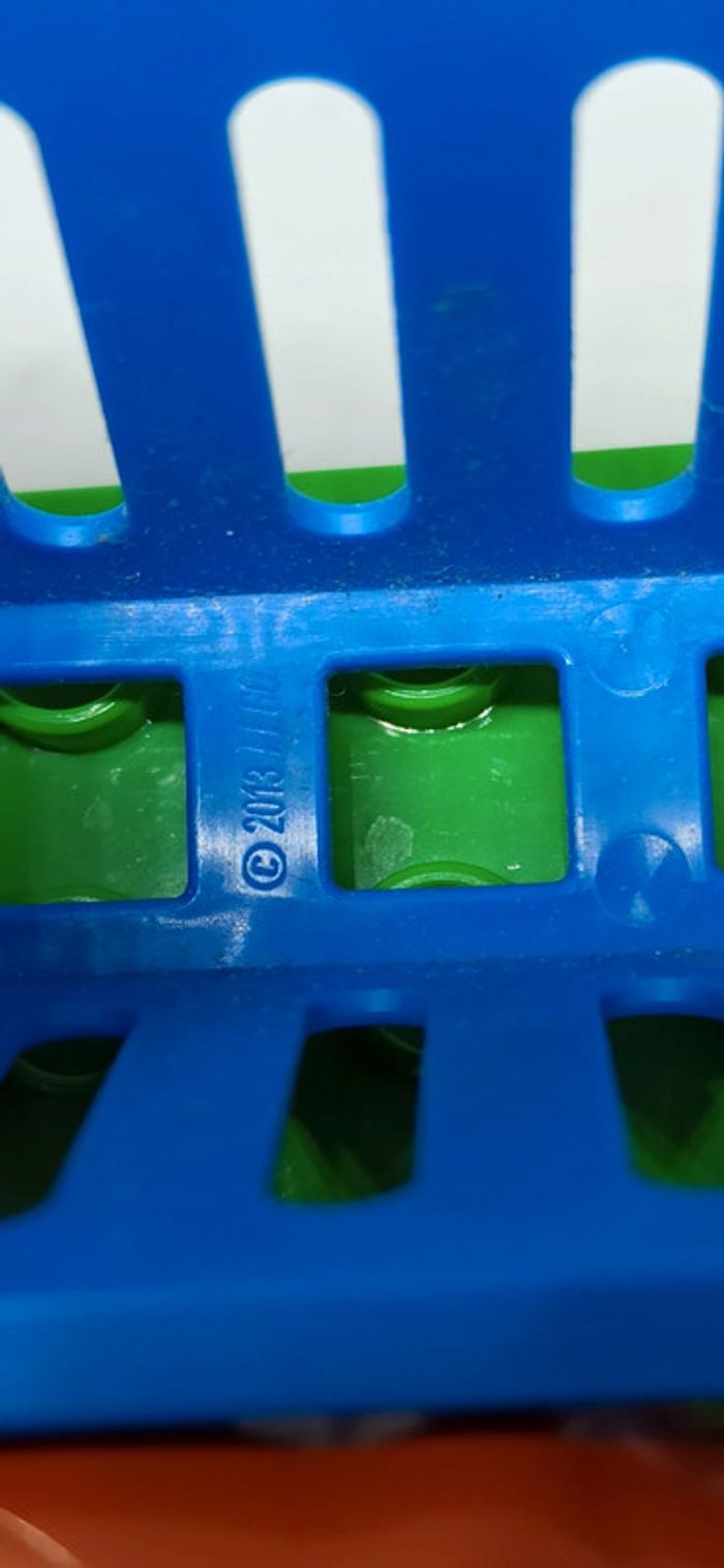 Vache marron sur plaque verte avec abreuvoir et râtelier lego duplo - photo numéro 9