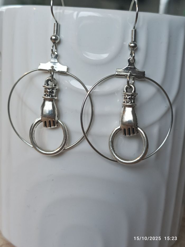 🌺 Boucles d'oreilles créoles argentées - photo numéro 2