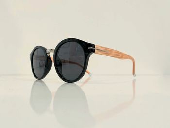 Lunette de soleil mixte Pantos noire bras effet bois UV protection catégorie 3