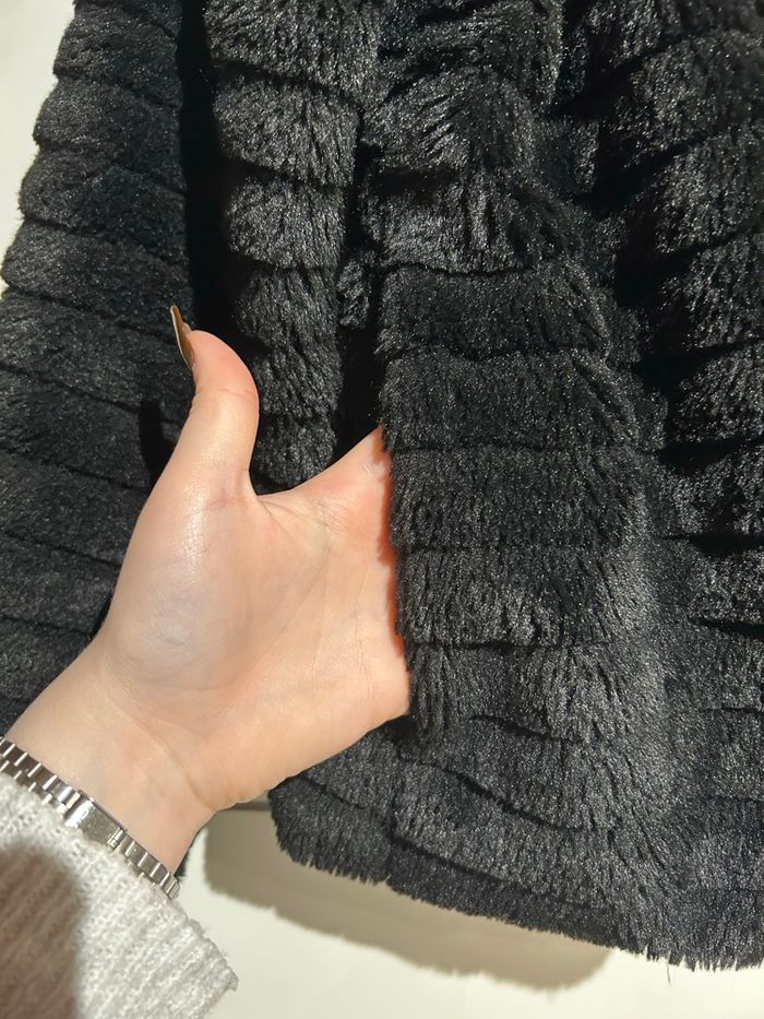 Manteau poilu noir – Lola Liza – Taille S – Très bon état - photo numéro 2