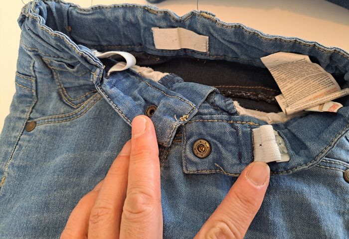 Lot de 2 jeans fille 4 ans TBE - photo numéro 10