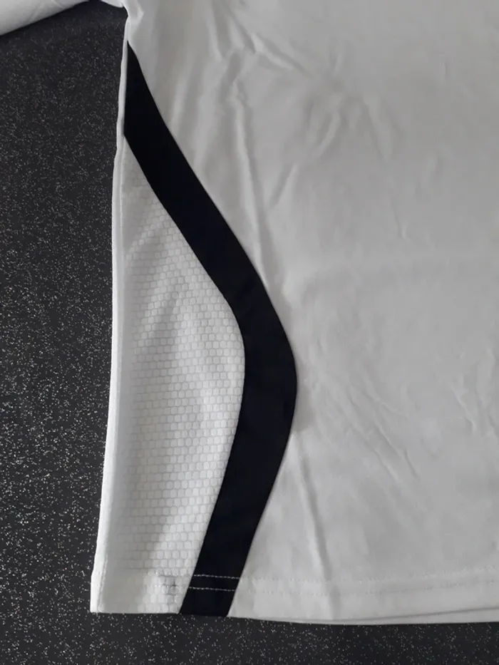 T-shirt Hummel neuf - photo numéro 5