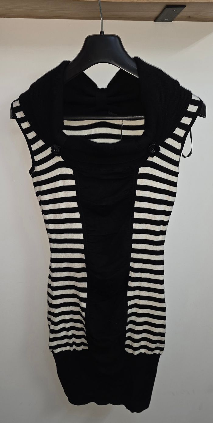 Robe mi-longue noire/bl1nche moulante XS