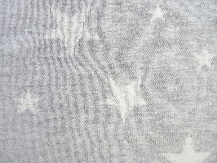Pull tricot gris blanc étoiles H&M 4 – 6 mois 68 cm fille - photo numéro 2