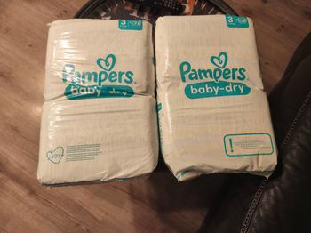 Couche Pampers baby dry taille 3 neuf
