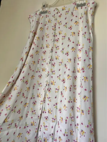 Jupe satin satiné fleuri midi blanc vintage longue satinée blanc printemps rose fleurs motifs fluide