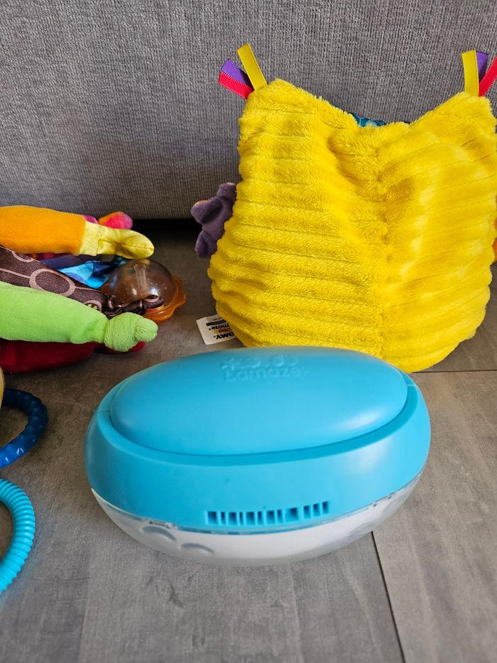 Lot jouets d'éveils veilleuse et peluche Lamaze - photo numéro 5