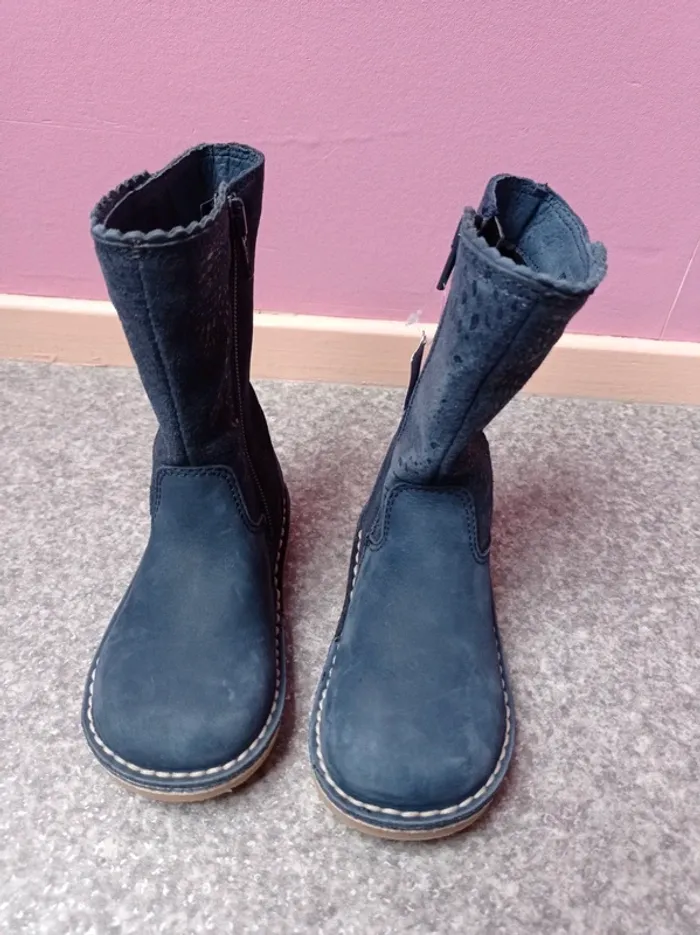 La halle bottes neuves 
Semelle intérieure en cuir
P.25 - photo numéro 5