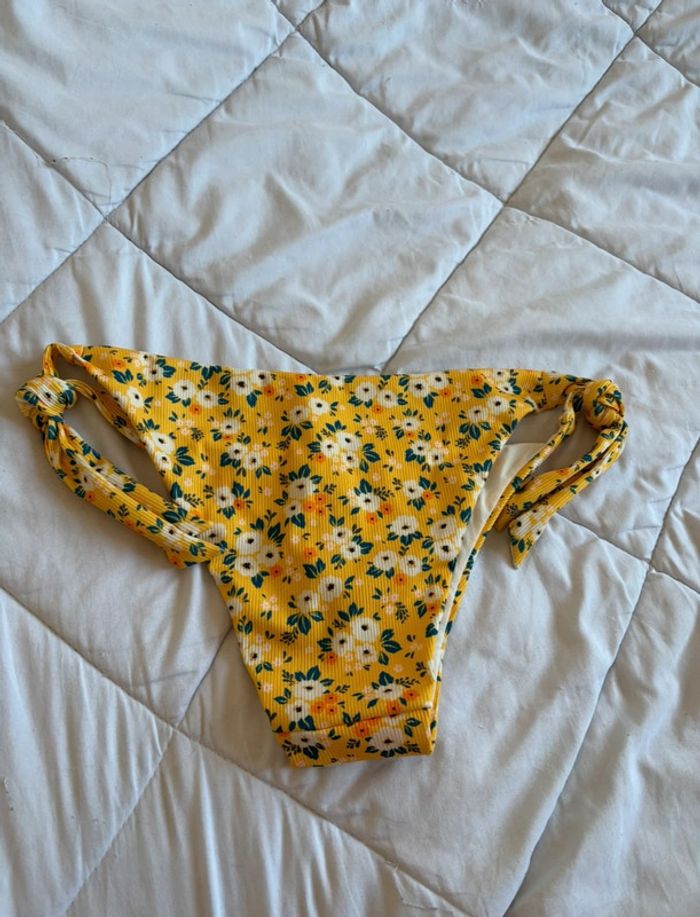 Bas de maillot de bain bikini penti jaune à noeuds motif fleurie taille L/40 neuf - photo numéro 6