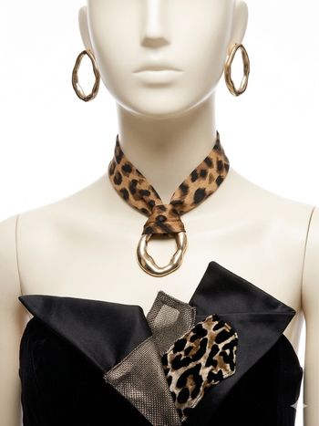 Parure Bijoux Mode : Collier Foulard Choker Léopard et Créoles Martelées Dorées
