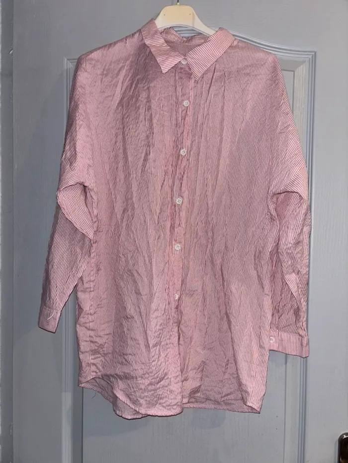 Chemise à rayures rose et blanche