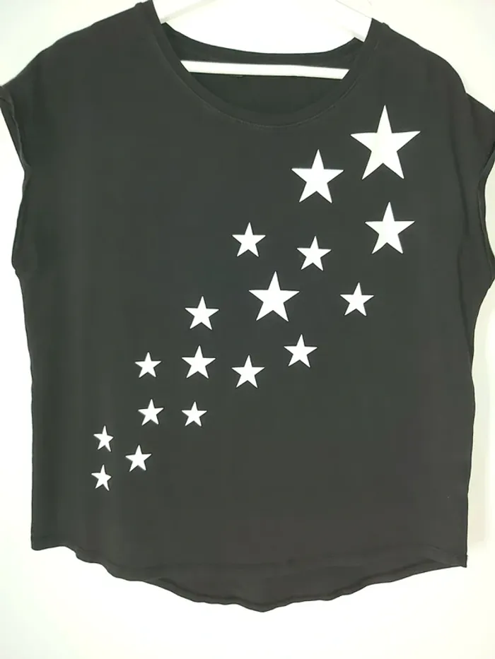 T.shirt noir etoiles