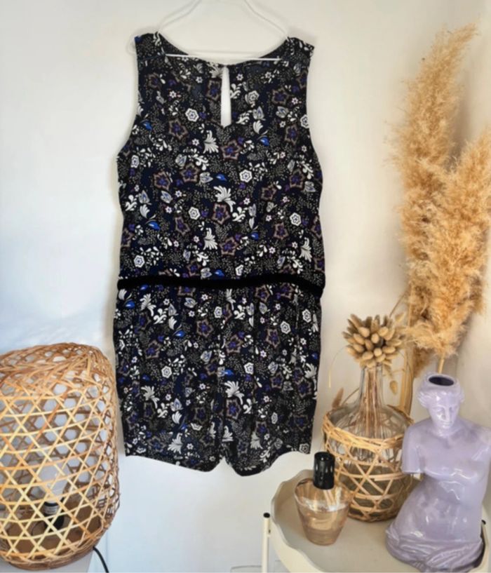 Combishort fleurie Almé Paris taille 42/44 très bon état bleu marine et blanche