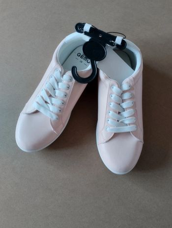 Basket NEUVE Taille 39