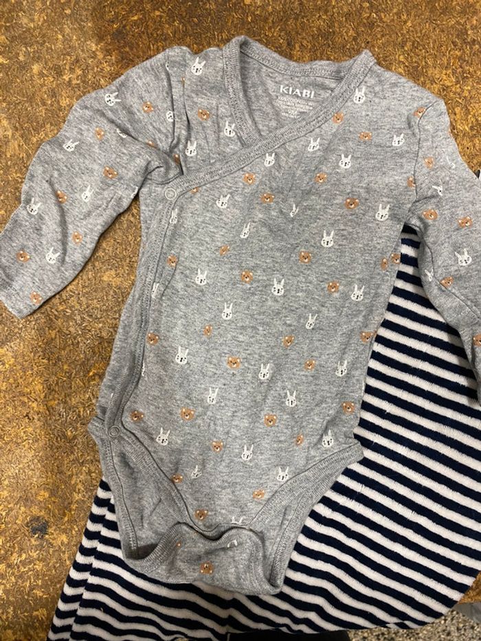 Lot pyjama et bodie - photo numéro 5