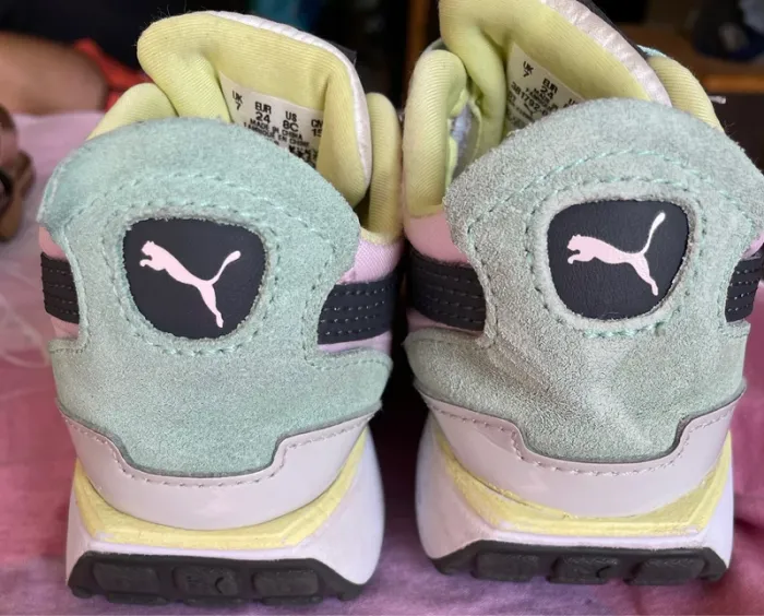 Baskets Puma fille taille 24 - photo numéro 2