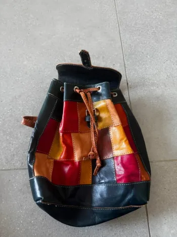 Sac à dos multicolore vintage, bon état, 27x28cm