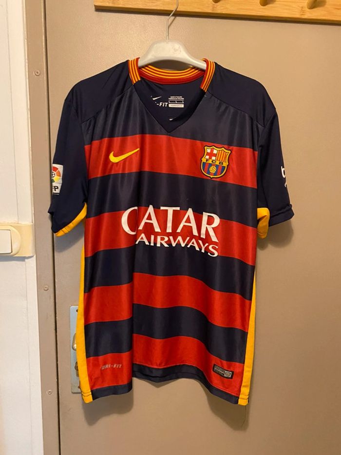 Très jolie t-shirt de foot Barcelone