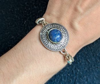 Joli bracelet argenté et bleu