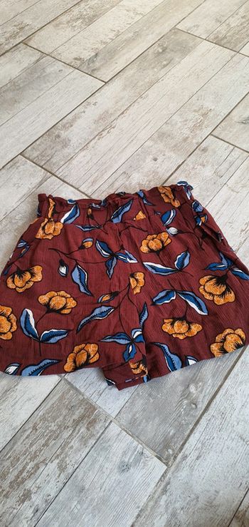 Très beau short de chez kiabi taille 34 en très bon état 👌