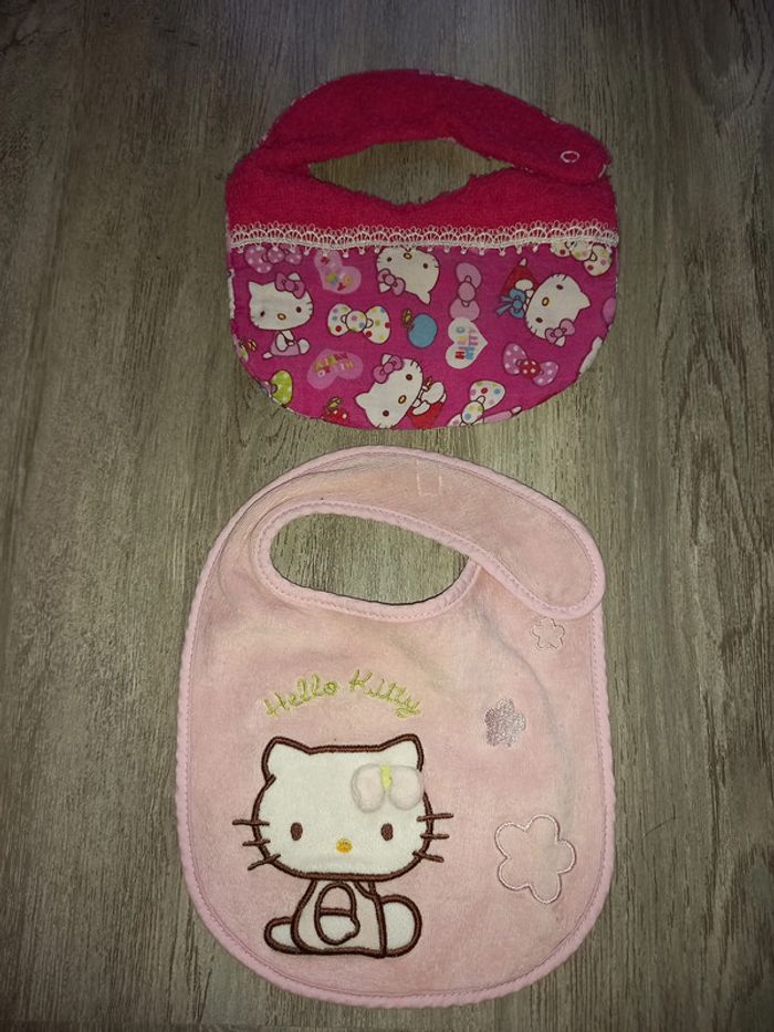 2 bavoirs hello kitty
