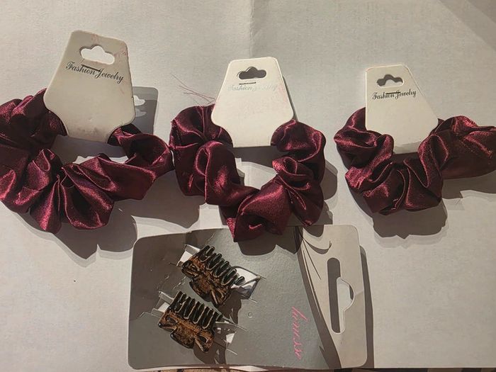 Lot Chouchous Bordeaux et pinces
