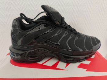 Nike air Max plus taille 43 Neuf avec étiquettes et emballage.