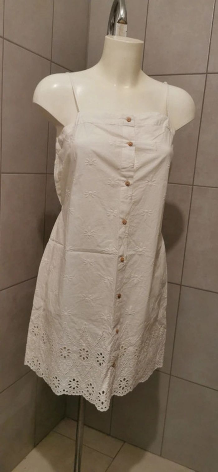 Robe broderie