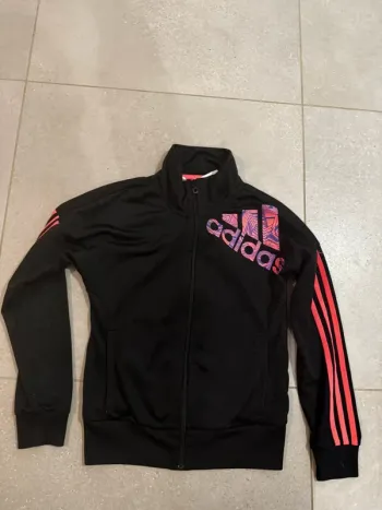 Veste adidas 11/12 ans, bon état mais il y a quelques bouloches