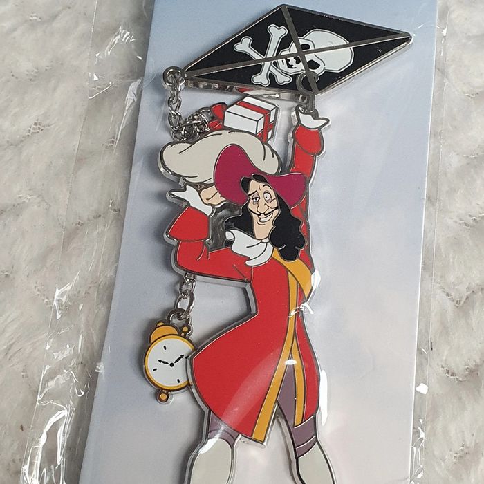 Pin Capitaine crochet dans peter pan edition limitée cerf volant - photo numéro 2